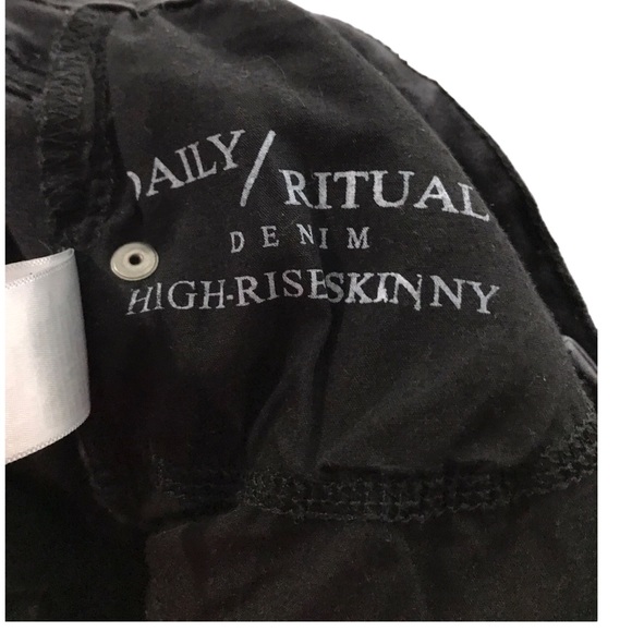 Daily Ritual | Black skinny high rise jeans fringe hem - Picture 7 of 8